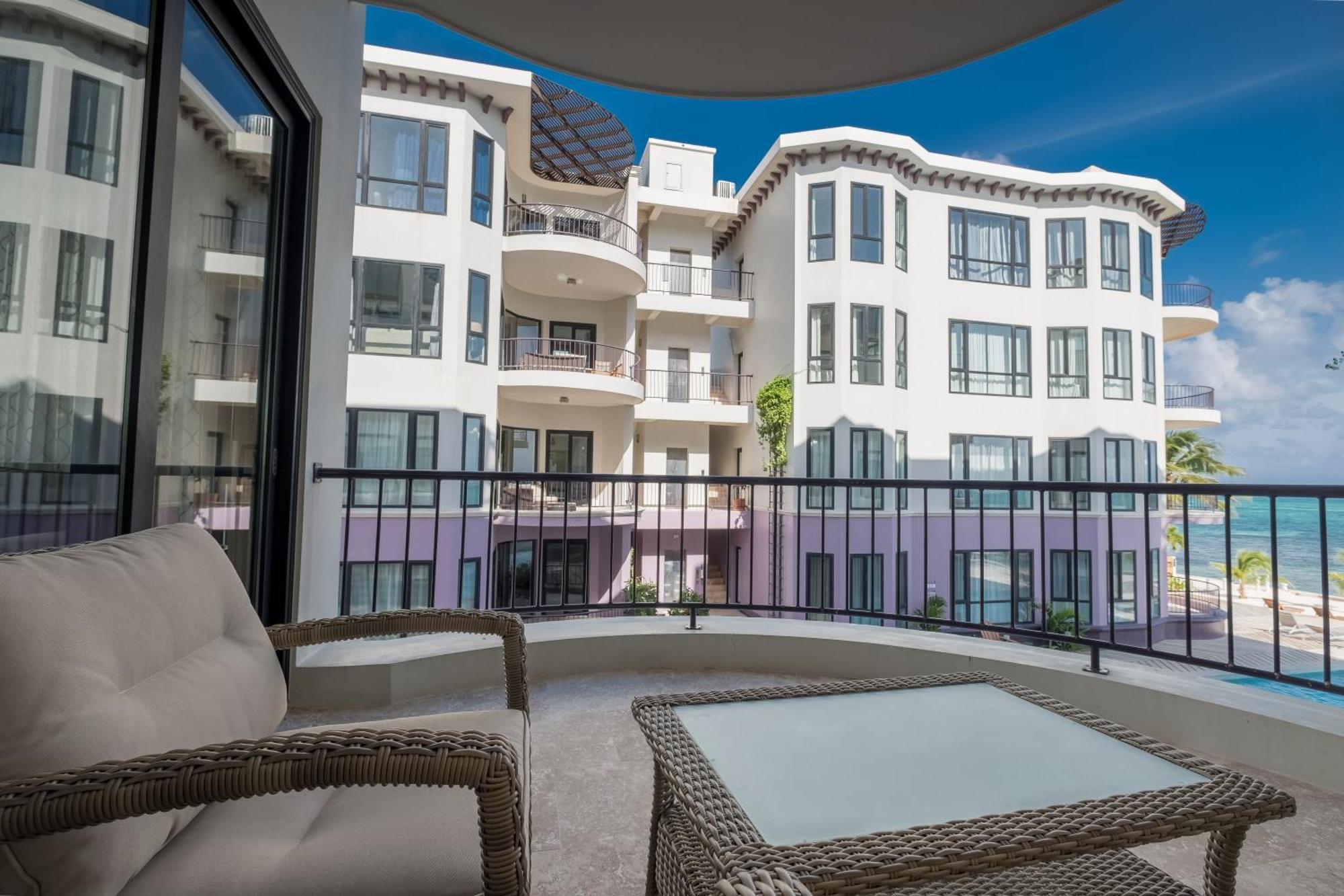 Diamante Beachfront Suites San Pedro  Ngoại thất bức ảnh